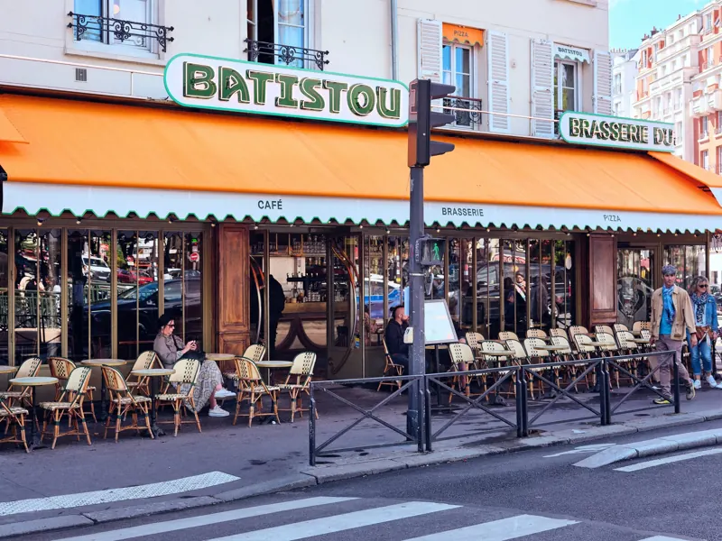 La façade orange de Batistou face au Père Lachaise